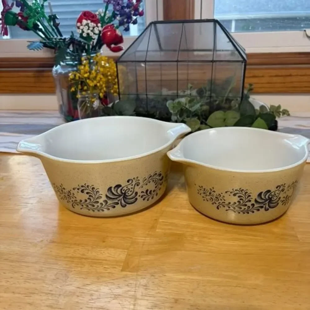 2 Vintage Pyrex Homestead Casserole Dishes